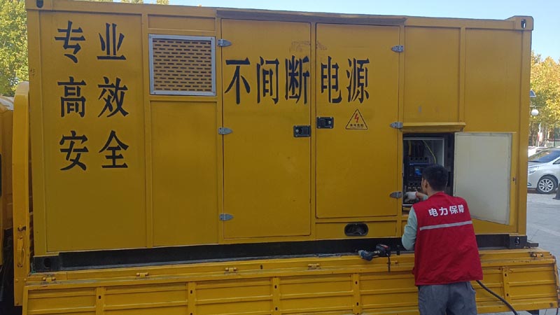 赤坎柴油发电机组和UPS电源配合使用时，如何避免切换过程中的电力中断？